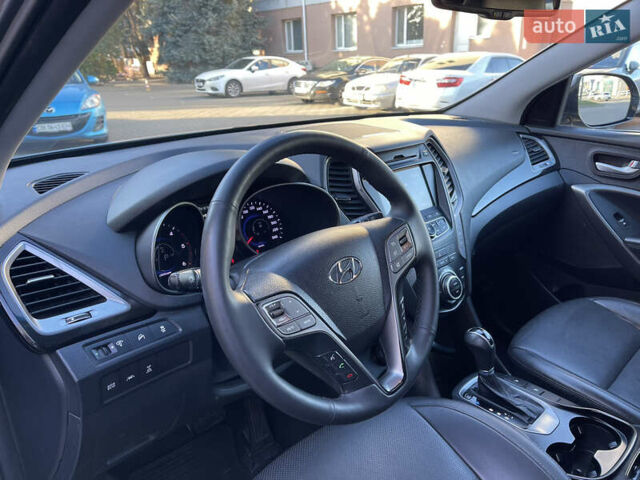 Серый Хендай Санта Фе, объемом двигателя 2.2 л и пробегом 203 тыс. км за 16500 $, фото 13 на Automoto.ua