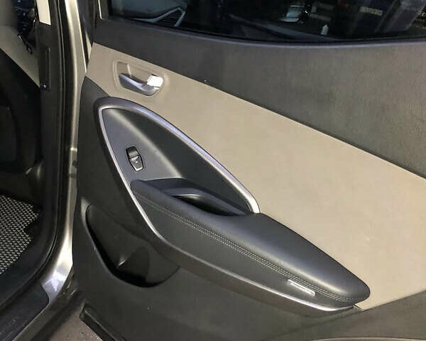 Серый Хендай Санта Фе, объемом двигателя 2.36 л и пробегом 110 тыс. км за 14200 $, фото 16 на Automoto.ua