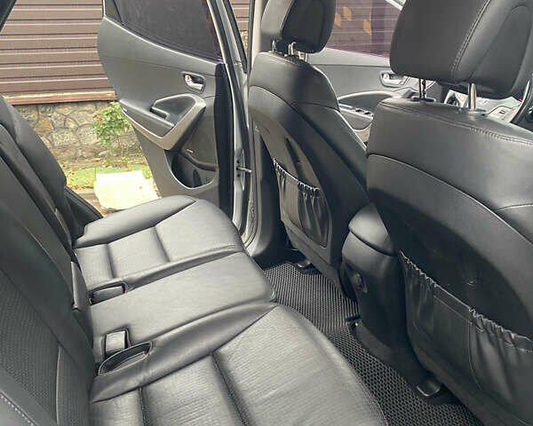 Серый Хендай Санта Фе, объемом двигателя 2 л и пробегом 173 тыс. км за 18200 $, фото 6 на Automoto.ua