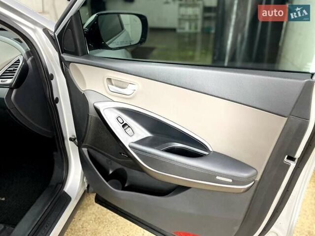 Серый Хендай Санта Фе, объемом двигателя 2 л и пробегом 130 тыс. км за 14700 $, фото 33 на Automoto.ua