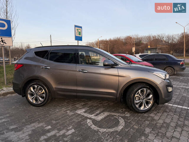 Серый Хендай Санта Фе, объемом двигателя 2.2 л и пробегом 188 тыс. км за 17899 $, фото 3 на Automoto.ua