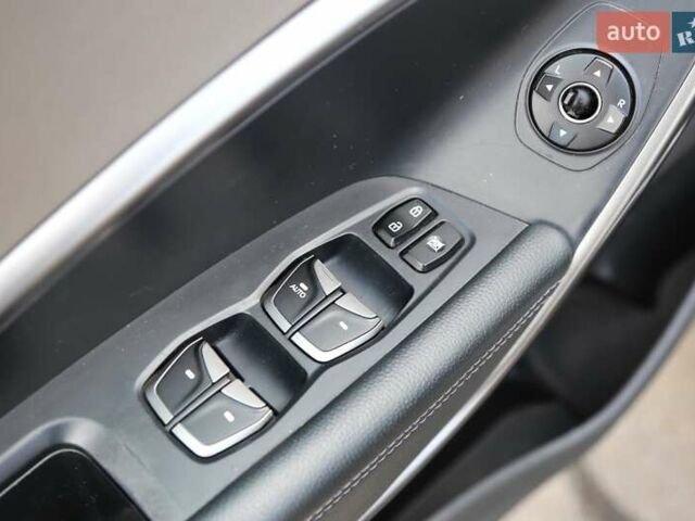 Серый Хендай Санта Фе, объемом двигателя 2.36 л и пробегом 144 тыс. км за 15600 $, фото 21 на Automoto.ua