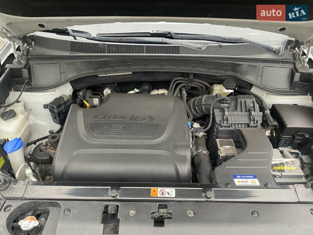 Серый Хендай Санта Фе, объемом двигателя 2 л и пробегом 173 тыс. км за 18200 $, фото 8 на Automoto.ua