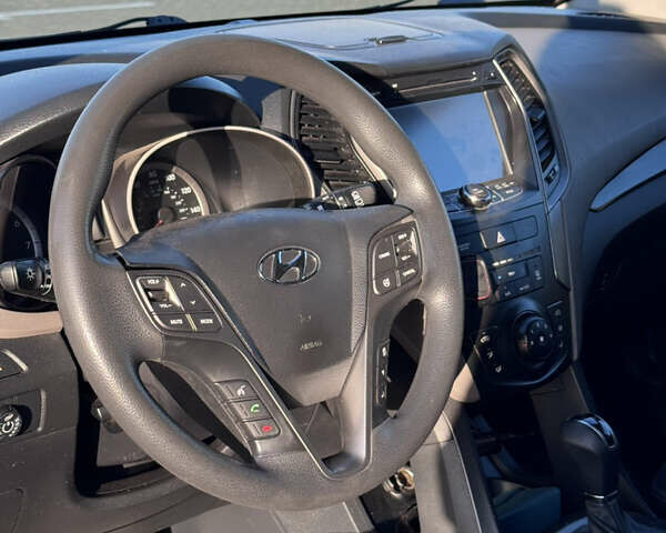 Серый Хендай Санта Фе, объемом двигателя 2.36 л и пробегом 110 тыс. км за 14200 $, фото 9 на Automoto.ua