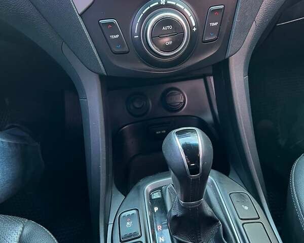 Серый Хендай Санта Фе, объемом двигателя 2 л и пробегом 247 тыс. км за 15500 $, фото 2 на Automoto.ua