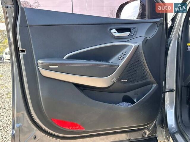 Серый Хендай Санта Фе, объемом двигателя 2 л и пробегом 129 тыс. км за 19000 $, фото 13 на Automoto.ua