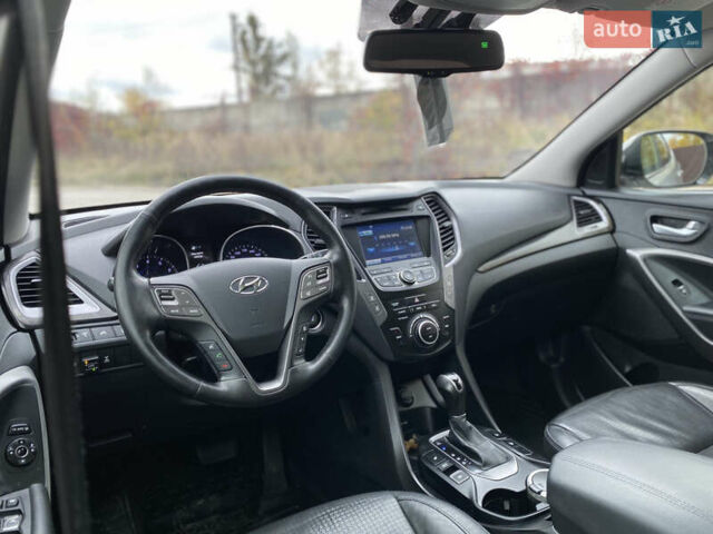 Серый Хендай Санта Фе, объемом двигателя 2.36 л и пробегом 219 тыс. км за 13800 $, фото 9 на Automoto.ua