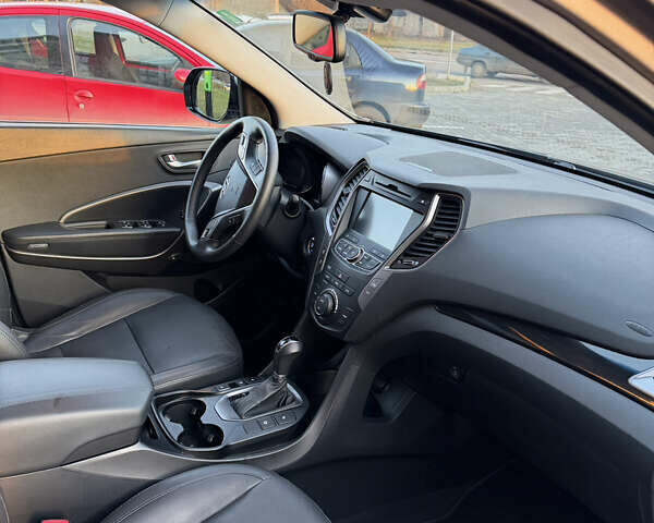 Серый Хендай Санта Фе, объемом двигателя 2.2 л и пробегом 188 тыс. км за 17899 $, фото 13 на Automoto.ua