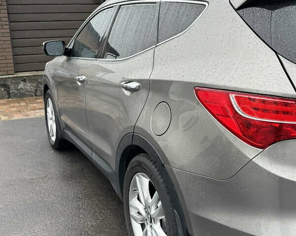 Сірий Хендай Санта Фе, об'ємом двигуна 2 л та пробігом 154 тис. км за 15500 $, фото 4 на Automoto.ua