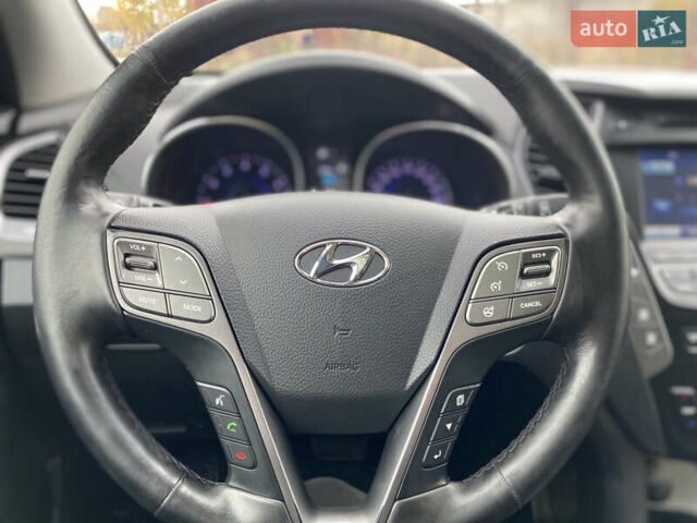 Серый Хендай Санта Фе, объемом двигателя 2.36 л и пробегом 219 тыс. км за 13800 $, фото 13 на Automoto.ua