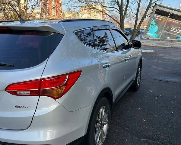 Серый Хендай Санта Фе, объемом двигателя 2 л и пробегом 247 тыс. км за 15500 $, фото 10 на Automoto.ua