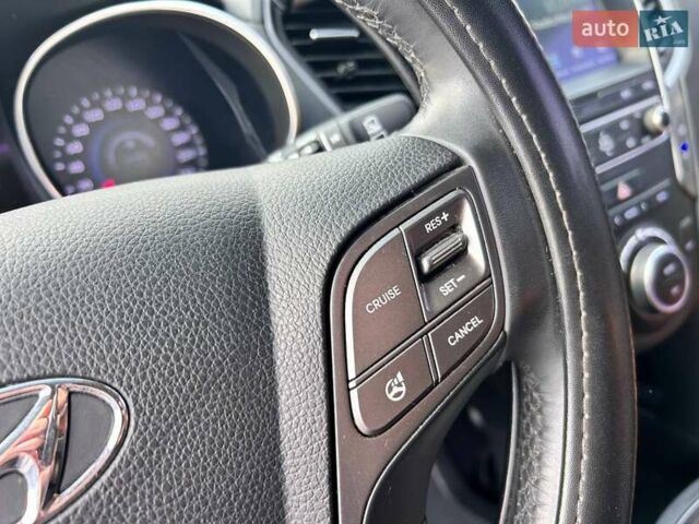 Серый Хендай Санта Фе, объемом двигателя 2 л и пробегом 129 тыс. км за 19000 $, фото 19 на Automoto.ua