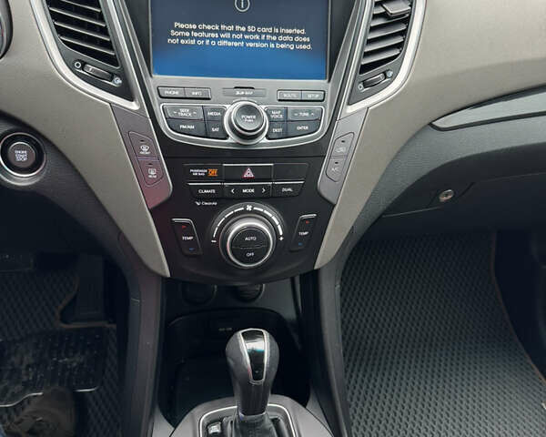 Сірий Хендай Санта Фе, об'ємом двигуна 2 л та пробігом 154 тис. км за 15500 $, фото 6 на Automoto.ua