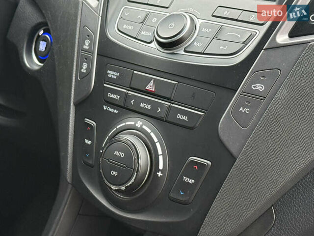 Сірий Хендай Санта Фе, об'ємом двигуна 2.2 л та пробігом 185 тис. км за 17750 $, фото 50 на Automoto.ua