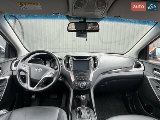 Серый Хендай Санта Фе, объемом двигателя 2 л и пробегом 281 тыс. км за 16600 $, фото 16 на Automoto.ua