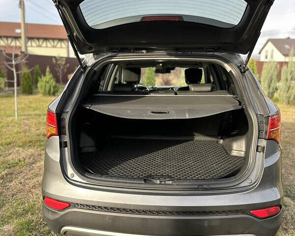 Серый Хендай Санта Фе, объемом двигателя 2.2 л и пробегом 201 тыс. км за 15200 $, фото 6 на Automoto.ua