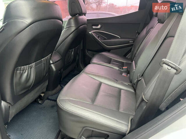 Серый Хендай Санта Фе, объемом двигателя 2 л и пробегом 247 тыс. км за 16500 $, фото 12 на Automoto.ua