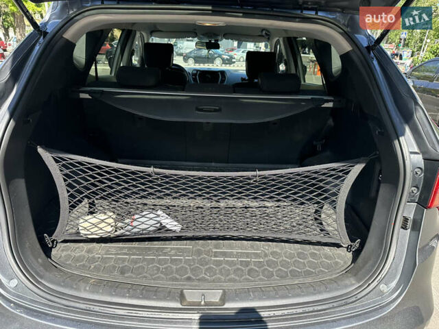 Серый Хендай Санта Фе, объемом двигателя 2.2 л и пробегом 190 тыс. км за 19500 $, фото 15 на Automoto.ua