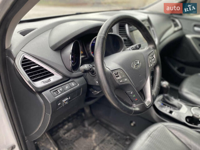 Серый Хендай Санта Фе, объемом двигателя 2.36 л и пробегом 219 тыс. км за 13800 $, фото 12 на Automoto.ua