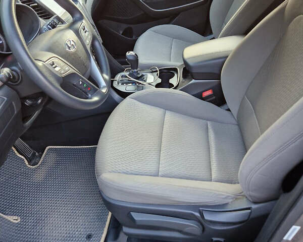 Серый Хендай Санта Фе, объемом двигателя 2.36 л и пробегом 165 тыс. км за 16000 $, фото 10 на Automoto.ua