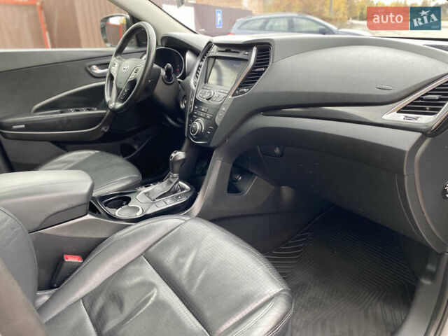 Серый Хендай Санта Фе, объемом двигателя 2.36 л и пробегом 219 тыс. км за 13800 $, фото 22 на Automoto.ua