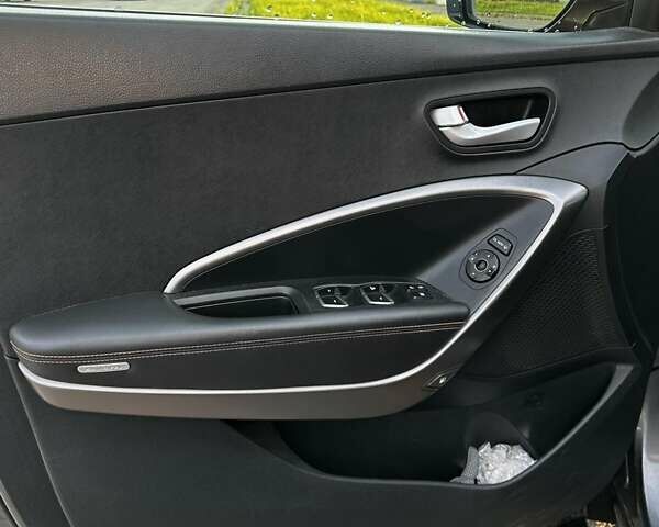 Серый Хендай Санта Фе, объемом двигателя 2.2 л и пробегом 133 тыс. км за 17400 $, фото 5 на Automoto.ua