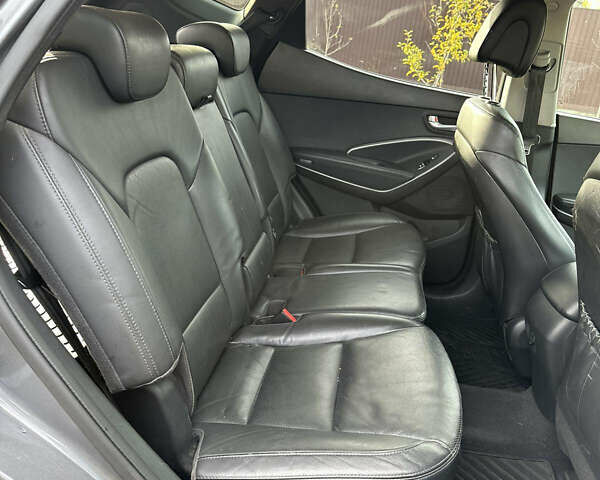 Серый Хендай Санта Фе, объемом двигателя 2.2 л и пробегом 201 тыс. км за 15200 $, фото 5 на Automoto.ua