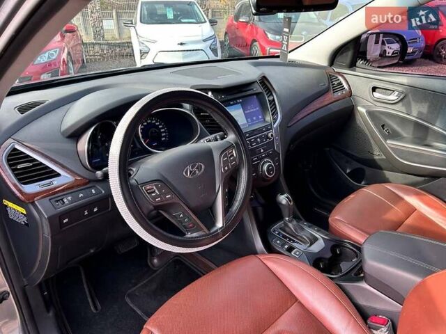 Серый Хендай Санта Фе, объемом двигателя 2 л и пробегом 129 тыс. км за 19000 $, фото 16 на Automoto.ua