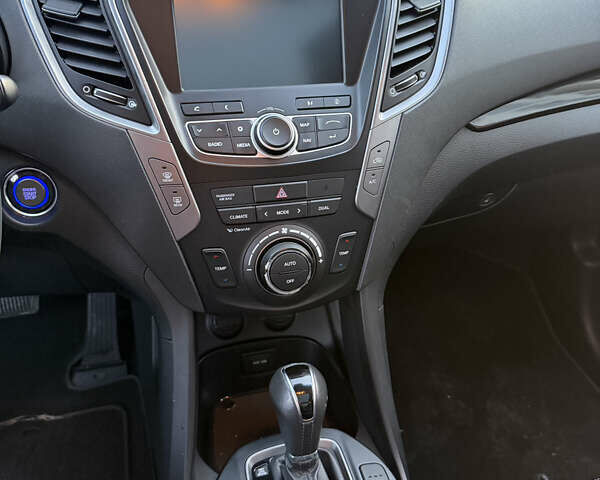 Серый Хендай Санта Фе, объемом двигателя 2.2 л и пробегом 188 тыс. км за 17899 $, фото 27 на Automoto.ua