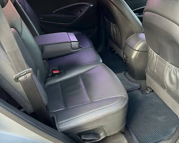 Серый Хендай Санта Фе, объемом двигателя 2 л и пробегом 247 тыс. км за 15500 $, фото 15 на Automoto.ua