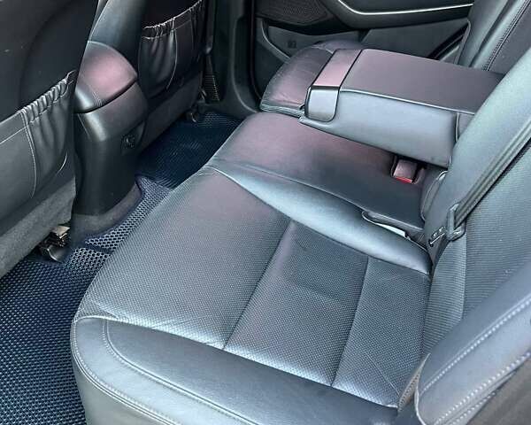 Серый Хендай Санта Фе, объемом двигателя 2 л и пробегом 247 тыс. км за 15500 $, фото 6 на Automoto.ua