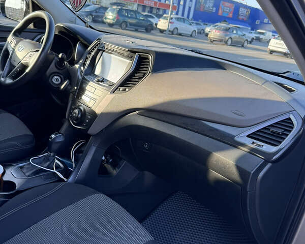 Серый Хендай Санта Фе, объемом двигателя 2.36 л и пробегом 110 тыс. км за 14200 $, фото 14 на Automoto.ua