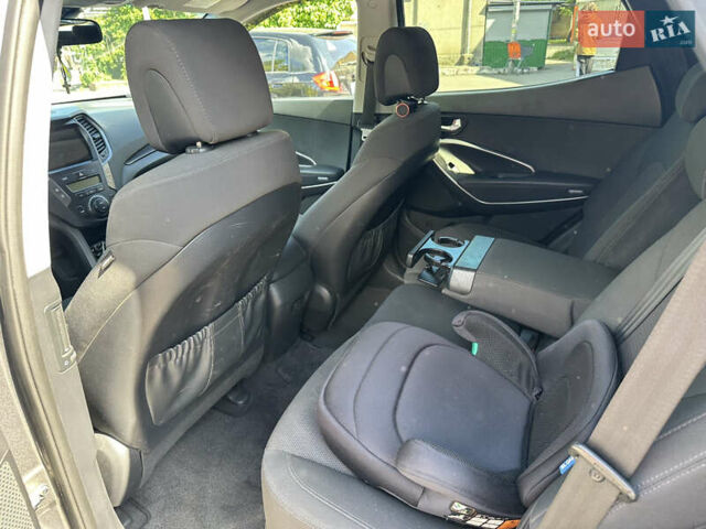 Серый Хендай Санта Фе, объемом двигателя 2.2 л и пробегом 190 тыс. км за 19500 $, фото 13 на Automoto.ua