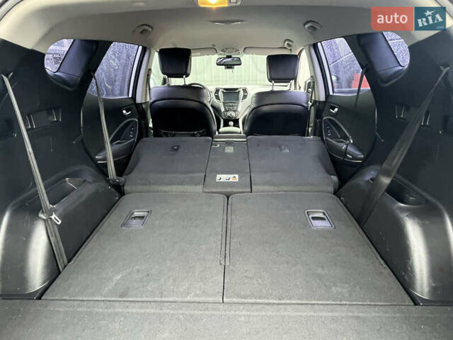 Серый Хендай Санта Фе, объемом двигателя 2 л и пробегом 281 тыс. км за 16600 $, фото 12 на Automoto.ua