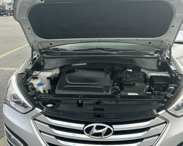 Серый Хендай Санта Фе, объемом двигателя 2 л и пробегом 93 тыс. км за 17204 $, фото 12 на Automoto.ua