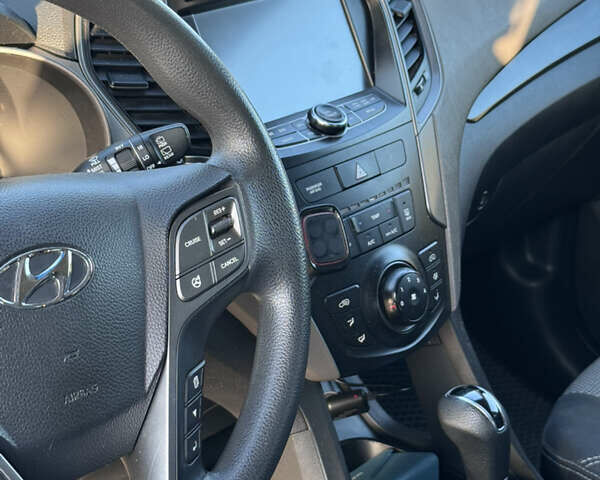 Серый Хендай Санта Фе, объемом двигателя 2.36 л и пробегом 110 тыс. км за 14200 $, фото 8 на Automoto.ua