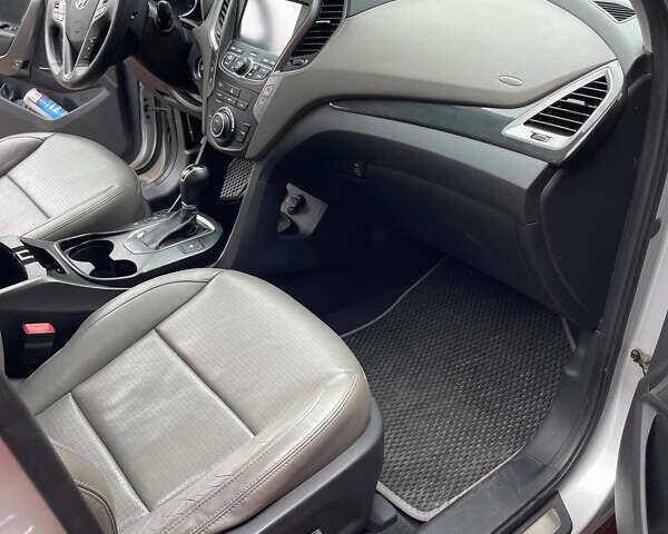 Серый Хендай Санта Фе, объемом двигателя 2.36 л и пробегом 113 тыс. км за 17000 $, фото 7 на Automoto.ua