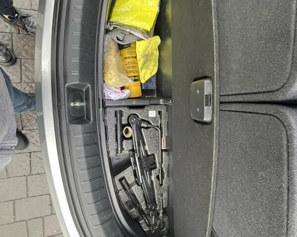 Серый Хендай Санта Фе, объемом двигателя 2 л и пробегом 281 тыс. км за 16600 $, фото 9 на Automoto.ua