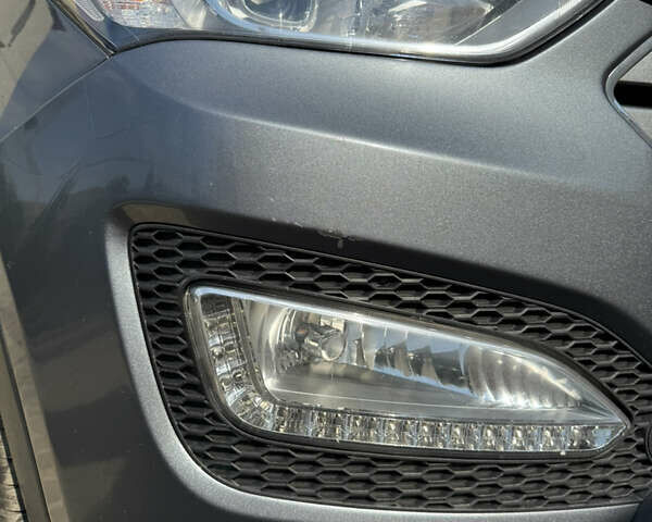 Серый Хендай Санта Фе, объемом двигателя 2.2 л и пробегом 190 тыс. км за 19500 $, фото 7 на Automoto.ua