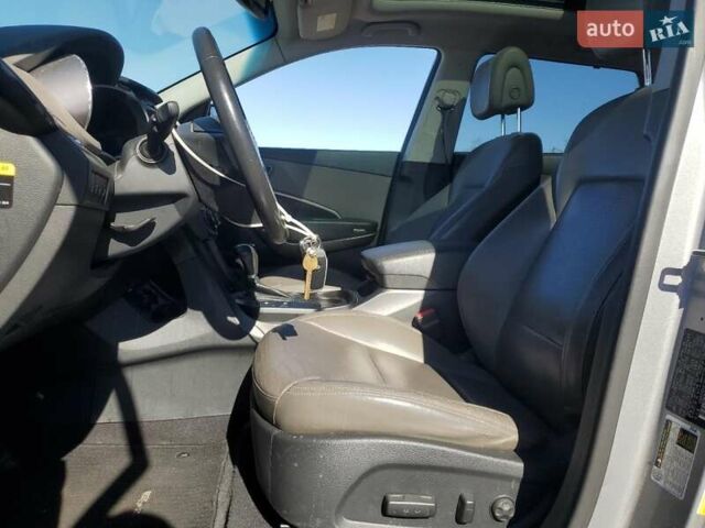 Серый Хендай Санта Фе, объемом двигателя 3.3 л и пробегом 132 тыс. км за 1850 $, фото 6 на Automoto.ua