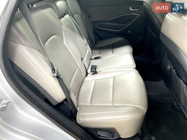 Серый Хендай Санта Фе, объемом двигателя 2 л и пробегом 130 тыс. км за 14700 $, фото 28 на Automoto.ua