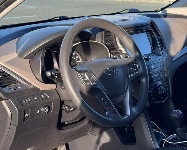 Серый Хендай Санта Фе, объемом двигателя 2.36 л и пробегом 110 тыс. км за 14200 $, фото 7 на Automoto.ua