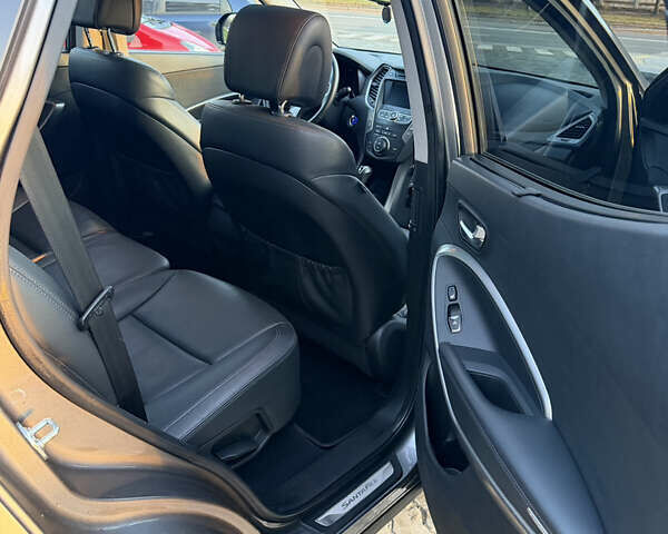 Серый Хендай Санта Фе, объемом двигателя 2.2 л и пробегом 188 тыс. км за 17899 $, фото 14 на Automoto.ua