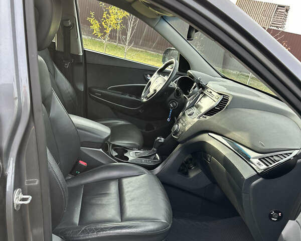 Серый Хендай Санта Фе, объемом двигателя 2.2 л и пробегом 201 тыс. км за 15200 $, фото 7 на Automoto.ua