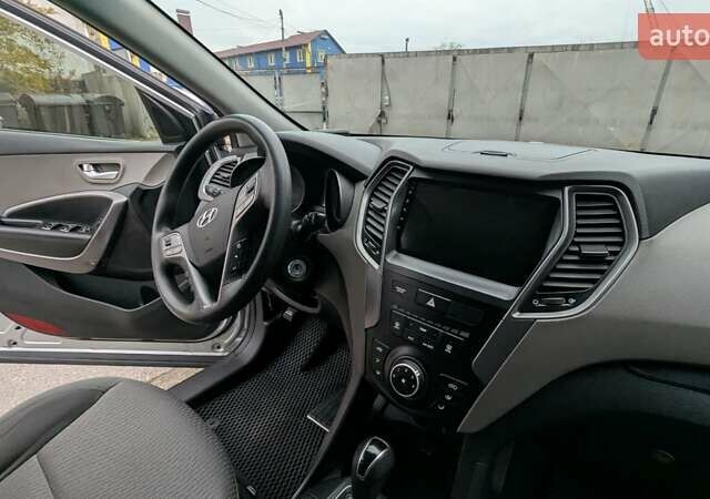 Серый Хендай Санта Фе, объемом двигателя 2.36 л и пробегом 155 тыс. км за 13300 $, фото 10 на Automoto.ua