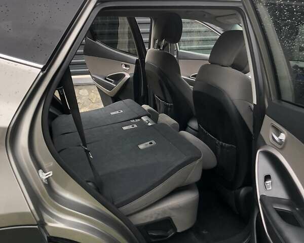 Серый Хендай Санта Фе, объемом двигателя 2.4 л и пробегом 191 тыс. км за 15000 $, фото 5 на Automoto.ua