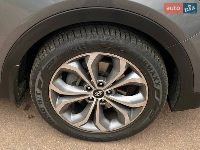 Серый Хендай Санта Фе, объемом двигателя 2.2 л и пробегом 141 тыс. км за 19900 $, фото 16 на Automoto.ua