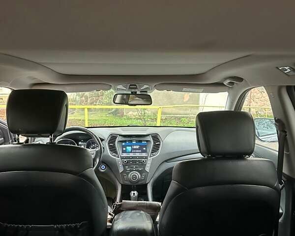 Серый Хендай Санта Фе, объемом двигателя 2.2 л и пробегом 179 тыс. км за 21500 $, фото 12 на Automoto.ua