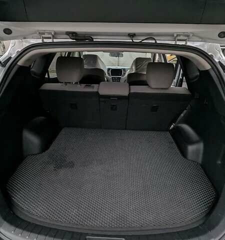 Серый Хендай Санта Фе, объемом двигателя 2.36 л и пробегом 155 тыс. км за 13300 $, фото 13 на Automoto.ua