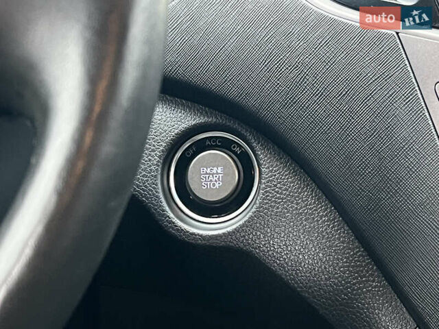 Серый Хендай Санта Фе, объемом двигателя 2 л и пробегом 194 тыс. км за 17900 $, фото 34 на Automoto.ua